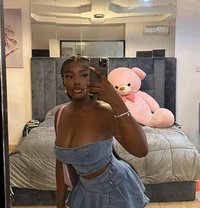 favour, out call and in call - escort in Muscat