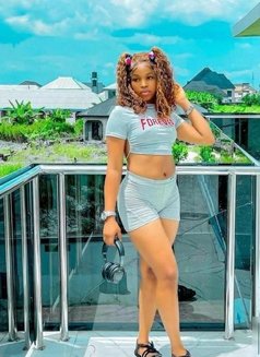 Favour - puta in Kolkata Photo 2 of 3