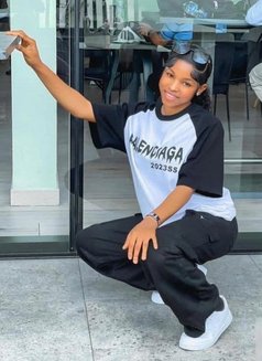 Favour - puta in Kolkata Photo 3 of 3