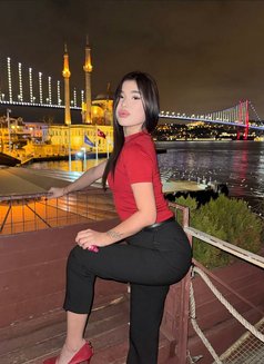 Faye - escort in Dubai Photo 3 of 8