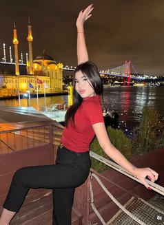 Faye - escort in Dubai Photo 4 of 8