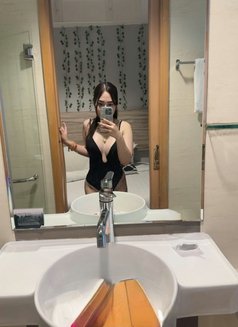 Faye - escort in Singapore Photo 2 of 2