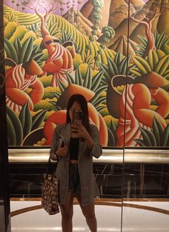 Feby - escort in Surabaya Photo 1 of 5