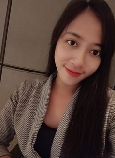 Feby - escort in Surabaya Photo 2 of 5