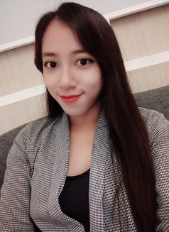 Feby - escort in Surabaya Photo 4 of 5