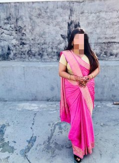 Cam independent Bhabhi - puta in Mumbai Photo 2 of 2