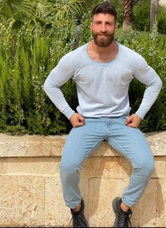 Fehed - Male escort in Abu Dhabi Photo 3 of 4