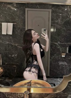 Felicia - puta in Surabaya Photo 2 of 2