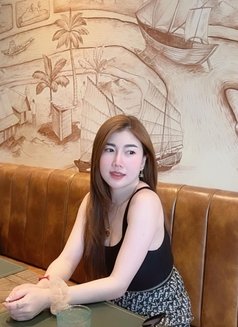 Felicia - escort in Surabaya Photo 5 of 7