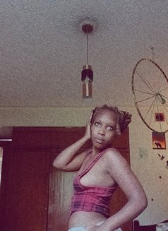 Felicity - escort in Nairobi Photo 2 of 5