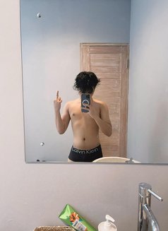 Felix - Male escort in Jakarta Photo 3 of 10