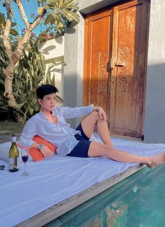 Felix - Male escort in Jakarta Photo 4 of 10