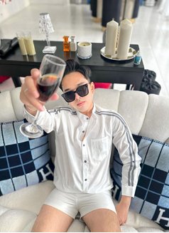 Felix - Male escort in Jakarta Photo 6 of 10