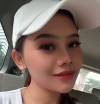 Feliz Erina - puta in Jakarta