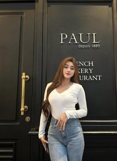 Fely - escort in Jakarta Photo 2 of 4