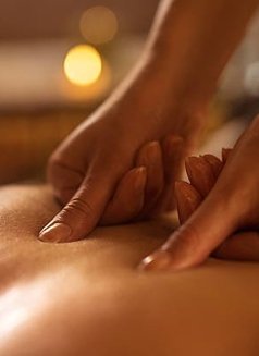 FEMALE TO MALE FULL BODY OIL MASSAGE HPY - masseuse in Bangalore Photo 6 of 8