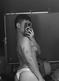 Femboy Az - Male escort in Dubai Photo 1 of 1