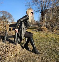 Femdom Mistress - Dominadora in Budapest Photo 1 of 2