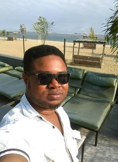 Kelvin - Acompañante masculino in Lagos, Nigeria Photo 3 of 5