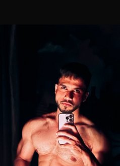 Ferdi - Male adult performer in Dubai Photo 1 of 4