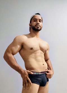 Ferdi - Male adult performer in Dubai Photo 3 of 4