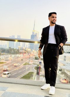 Ferdi - Intérprete masculino de adultos in Dubai Photo 5 of 8