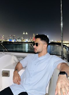 Ferdi - Intérprete masculino de adultos in Dubai Photo 6 of 8