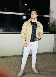 Ferdi - Intérprete masculino de adultos in Dubai Photo 8 of 8