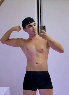 Ferid - Male escort in İstanbul Photo 1 of 4