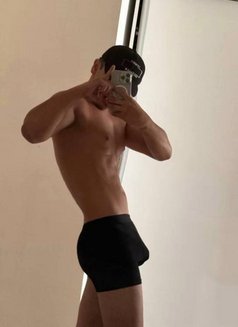 Ferid - Male escort in İstanbul Photo 3 of 4