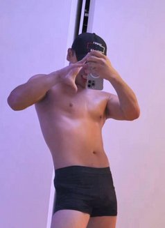 Ferid - Male escort in İstanbul Photo 4 of 4