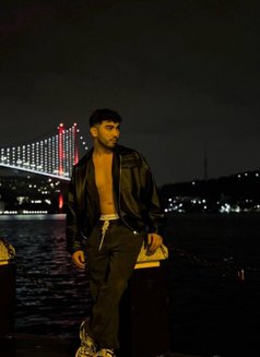 Feridcan - Male escort in İstanbul Photo 1 of 9