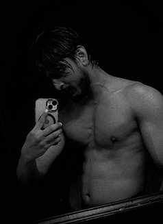 Feroz - Male escort in Dubai Photo 3 of 6