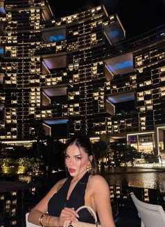 FERRARI NICOLE - puta in Dubai Photo 9 of 12