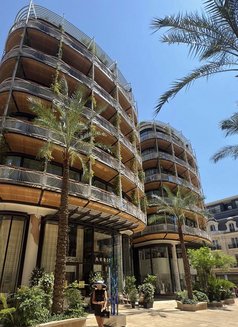 FERRARI NICOLE - puta in Dubai Photo 11 of 12