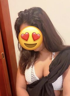 Dinuli GFE - puta in Dubai Photo 6 of 6