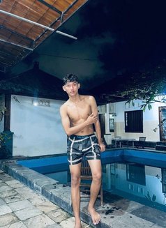 Fikriii - Acompañantes masculino in Bali Photo 3 of 4