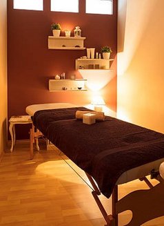 🇵🇭 Filipino Massage Therapist - Masajista in Al Manama Photo 2 of 4