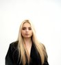Finola - puta in Dubai Photo 1 of 15