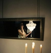 kaveri High Class Hot & Luxurious - puta in Noida