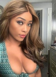 Fiona - escort in Dubai Photo 2 of 5