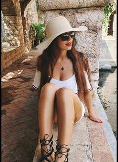 FiONi High Class Hot & Luxurious - puta in New Delhi Photo 17 of 17