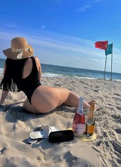 Anabella - puta in Dubai Photo 5 of 5