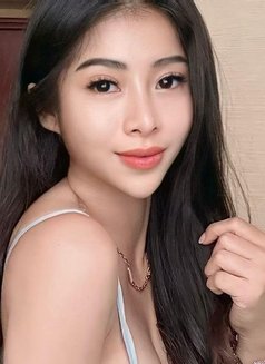 Firly - escort in Singapore Photo 2 of 6