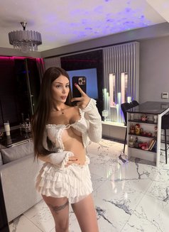 First Class Valeria - Transsexual escort in İstanbul Photo 27 of 30