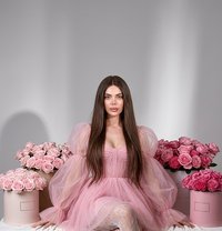 First Class Valeria - Transsexual escort in İstanbul