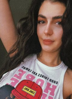 Firuzeh - puta in Muscat Photo 1 of 4