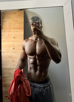 DADDY - Male escort in Riyadh Photo 1 of 6