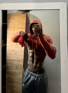 DADDY - Male escort in Riyadh Photo 2 of 6