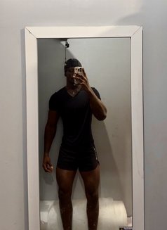 DADDY - Male escort in Riyadh Photo 5 of 6